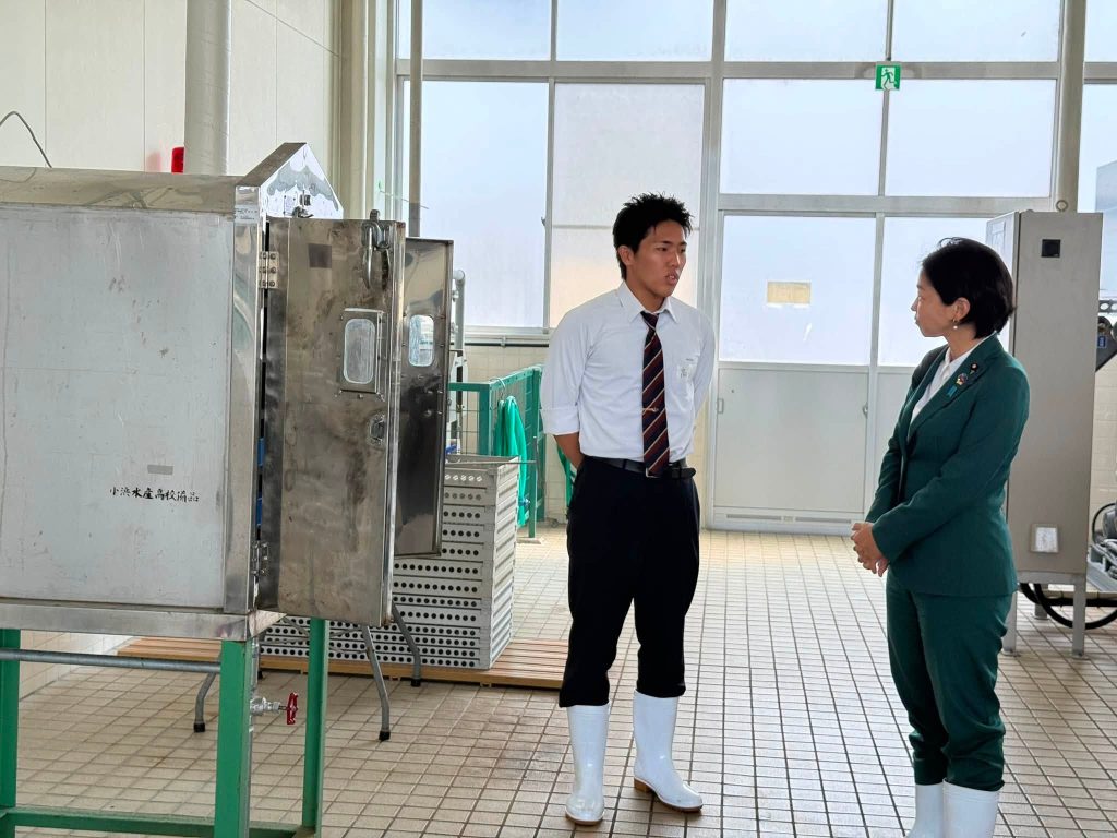 機器の役割を生徒が説明