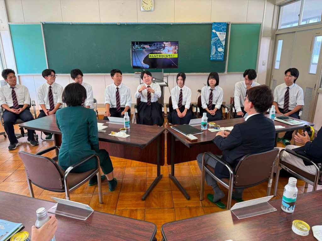 福田政務官・藤丸教育長と生徒との対話